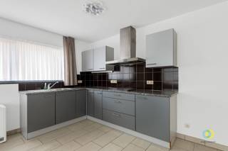 À proximité du centre vous trouverez cet appartement prêt à emménager au premier étage d’un petit immeuble avec ascenseur. Les nombreuses...