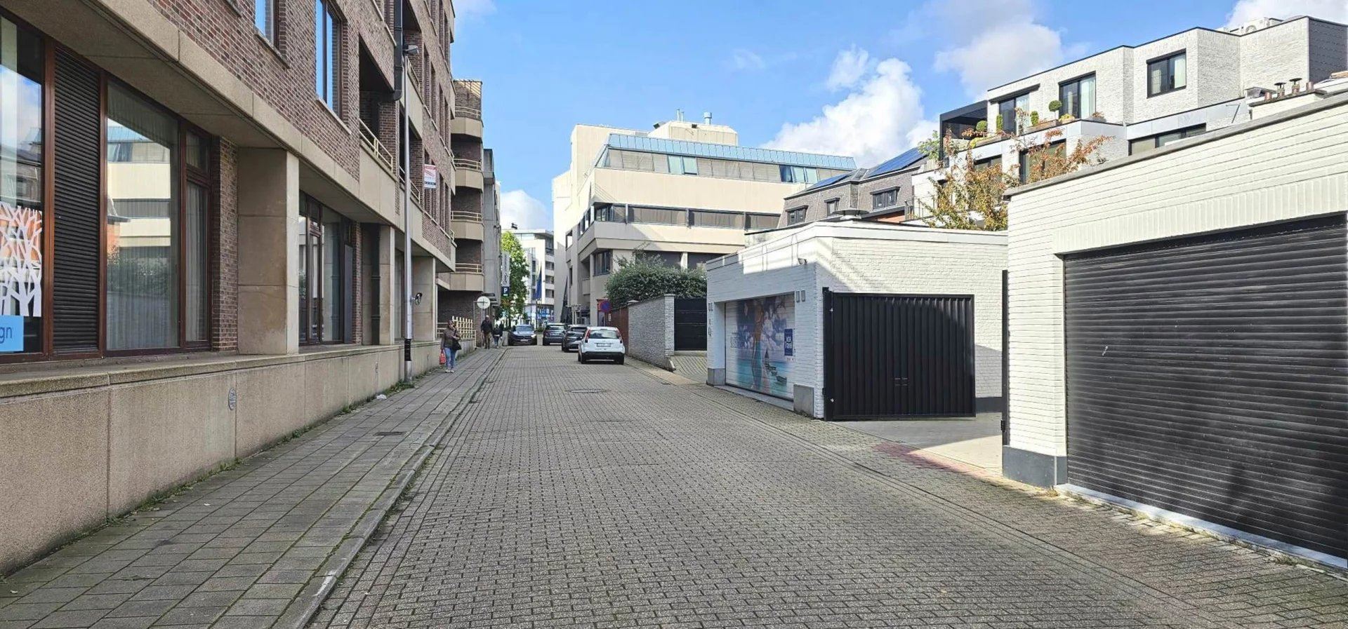 Guffenslaan – Hasselt Zeer praktische, ondergrondse autostaanplaats te koop, gelegen op de kleine ring van Hasselt. - foto 4