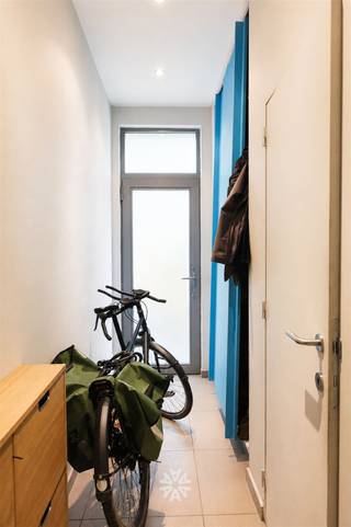 Gent - Gebroeders de Smetstraat: Ben je op zoek naar een leuke, gemeubelde rijwoning met binnenkoer te huur in Gent? Dan is dit pand mogelijk...