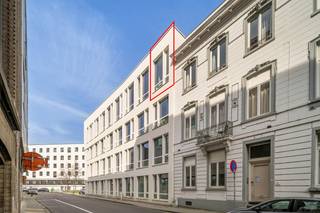 Deze mooie studentenkamer maakt deel uit van residentie 'WooW' dewelke in 2015 volledig gerenoveerd werd. De residentie is centraal gelegen en...