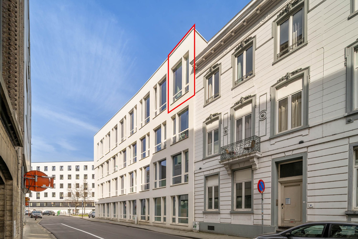 Centraal gelegen en moderne studentenkamer met eigen sanitair en een slaapverdiep! - foto 2