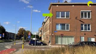 <p><span>Op de hoek van de Molenstraat en de Mechelsesteenweg (recht tegen het KAM),  vinden we dit compacte 1-slpk. appartement in een klein gebouw van 1963.</span></p><p><span> </span></p><p><span>Indeling:</span></p><p><span> </span></p><p><span>Via de trap (er is geen lift) gaan we naar de 2de verdieping en komen via de inkomhal in de living / eetplaats met veel lichtinval.</span></p><p><span>Aansluitend is er ruimte  voor een keuken (offerte IKEA keuken € 4.900 incl. plaatsing - niet in de prijs begrepen).  De badkamer is voorzien van een verzorgde douche, wastafel en toilet.</span></p><p><span>Aan de inkomhal is ook aansluiting voorzien voor wasmachine en droogkast.  De slaapkamer  is ook uitgerust met rolluiken. Er is een kelderberging in de prijs begrepen.</span></p><p><span> </span></p><p><span>Ideaal starters appartement of interessant als investering!</span></p><p><span> </span></p><p><span>Nuttige informatie: </span></p><p><span> </span></p><ul><li><span>EPC:  262 kWh/(m² jaar) C-label</span></li><li><span>AREI conform bij akte!</span></li><li><span>Geen maandelijkse provisiekosten / geen syndicus</span></li><li><span>De ramen zijn overal dubbel glas PVC (2016)</span></li><li><span>P-score : A</span></li><li><span>G-score: A</span></li></ul><p><span> </span></p><p><span>Voor een bezoek ter plaatse kan u ons contacteren op het nummer 03 449 42 41 of mail ons via <span>hallo@habicom.be</span></span></p><p><span>Benieuwd naar de waarde van jouw woning? Check het gratis op <span>www.watismijnhuiswaard.be</span></span></p><p><span> </span></p>