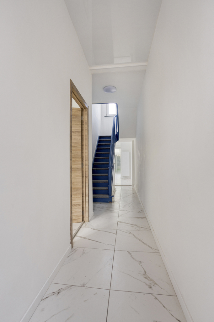 Volledig gerenoveerde gesloten bebouwing te Drogenbos - foto 2