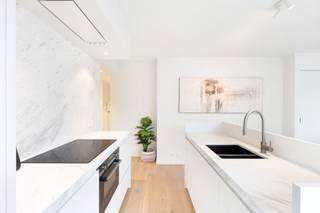 Prachtig hoekappartement met veel lichtinval en 2 slaapkamers op wandelafstand van het strand. Dit appartement werd smaakvol vernieuwd, met tal...