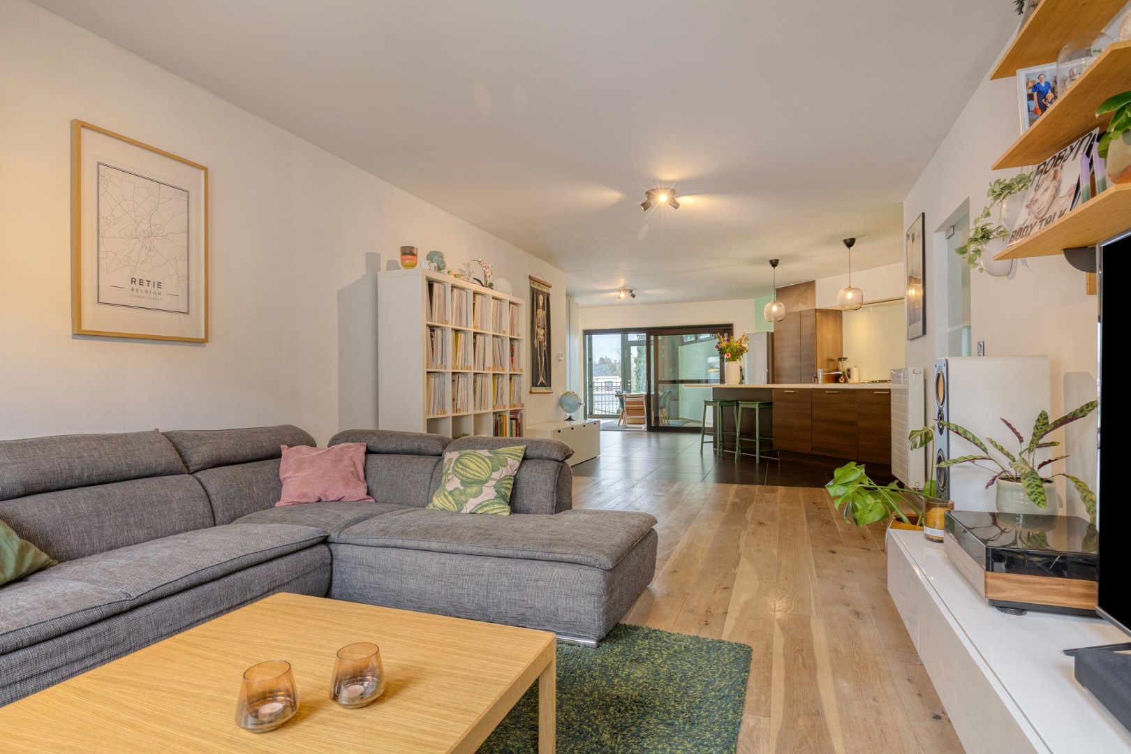 Instapklare bel-etagewoning met dubbele garage en tuin in het centrum van Retie - foto 3