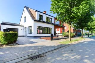 Deze volledig gerenoveerde woning is zeer rustig gelegen in een doodlopende straat in Haasdonk, op slechts enkele minuten van winkels, scholen en...