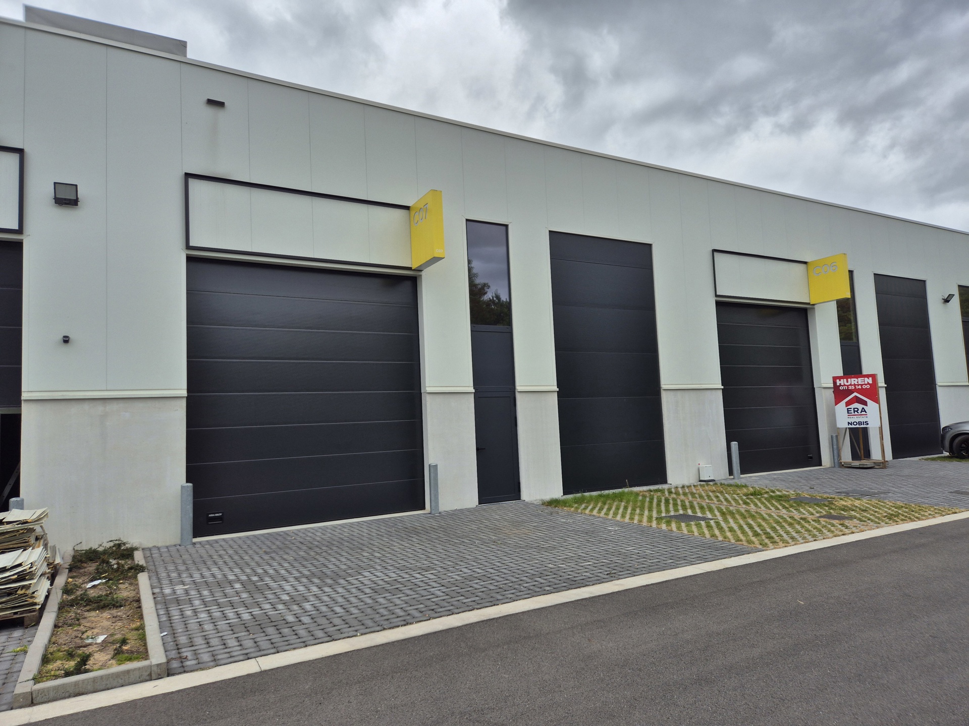 Recente KMO-unit met inpandige kantoren op Woudpark - foto 1