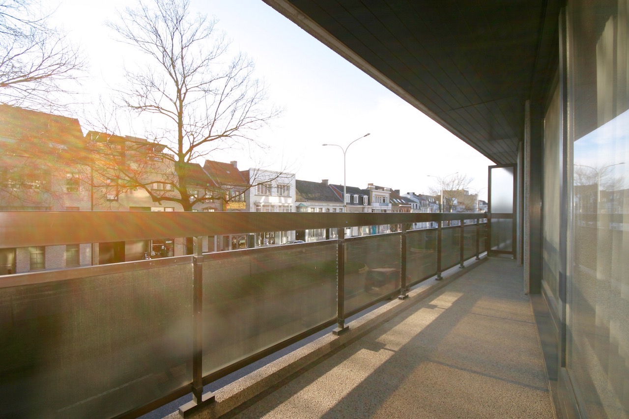 Centraal gelegen appartement met 2 slpk, 2 terrassen en garage voor 890 EUR/mnd - foto 3