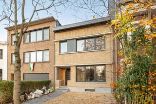 🌿 CHARMANTE MAISON ENTIÈREMENT RÉNOVÉE DANS UN PARC À HOBOKENBienvenue dans cette maison familiale magnifiquement rénovée dans un emplacement...