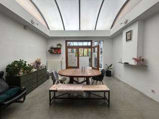 Dit charmante twee kamer appartement bevindt zich aan de Leuvense stadsgrens, meer bepaald aan de Naamsevest. Het appartement is lichtrijk en...