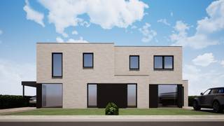 Te Torhout in de Schavelarestraat vinden we ter hoogte van nummer 49, deze nieuwe verkaveling van Residentie Vastgoed terug. Deze tweelotsverkaveling wordt gekenmerkt door z’n topligging ten opzichte van het centrum van Torhout, z’n Zuidgerichte tuin en mooie perceeloppervlaktes (400 m²). De site is gelegen op fietsafstand van het centrum, alsook van diverse winkels, openbaar vervoer en fiets -en wandelroutes.<br /><br />De verkaveling bestaat uit 2 halfopen nieuwbouwwoningen met 2 bouwlagen in moderne bouwstijl. Kenmerkend voor deze bouwstijl is het ruimtegevoel dat u creëert door het ontbreken van schuine plafonds op de eerste verdieping, waardoor u de volledige ruimtes kunt benutten.<br /><br />Deze woning met lotnummer 14B heeft een perceeloppervlakte van 400 m², waarvan zo’n 84 m² bebouwd en heeft een bewoonbare oppervlakte van zo’n 168 m² en bestaat op de gelijkvloerse verdieping uit een inkomhal met apart toilet, een ruime leefruimte met open ingerichte keuken en mooi open zicht naar de zuidgerichte tuin en een was- en bergruimte. Op de eerste verdieping vinden we nog 3 ruime slaapkamers, een compleet ingerichte badkamer, 2 extra bergruimtes en een nachthal met apart toilet. (Gvg, Wg, Gmo, Gvkr, Gvv) ~ Ref. OU27017<br /><br />Deze woning wordt met zorg voor detail opgetrokken en beschikt telkens over een warmtepomp, vloerverwarming over de ganse woning, zonnepanelen, carport, ventilatiesysteem , …<br /><br />Bent u op zoek naar een nieuwbouwwoning nabij het centrum van Torhout, die u nog volledig naar eigen smaak kan laten optrekken en waarbij u eveneens kunt genieten van het verlaagde btw-tarief van 6%. Contacteer ons dan vandaag nog voor een vrijblijvende afspraak bij ons op het kantoor om alle mogelijkheden te overlopen en wie weet vindt u binnenkort uw thuis in de Schavelarestraat!<br /><br />Dit ontwerp is op heden in vergunningsaanvraag bij de gemeente Torhout. Verkopen kunnen nog niet worden gerealiseerd, een reservering maken is wel mogelijk.<br /><br />Residentie Vastgoed treedt niet op als bemiddelaar maar als verkoper van het onroerend goed.