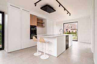 In deze prachtige nieuwbouw halfopen bebouwing, komen moderne architectuur en ultiem wooncomfort samen. Deze woning, met een doordacht ontwerp...