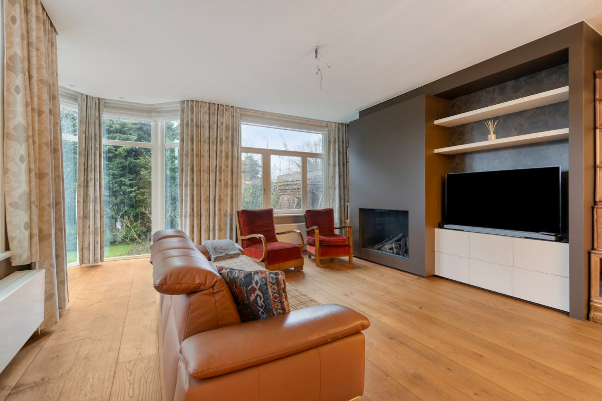 Klassevol huis met 5 slaapkamers, 3 badkamers, garage en ruime tuin te Sint-Kruis (Brugge) - foto 3