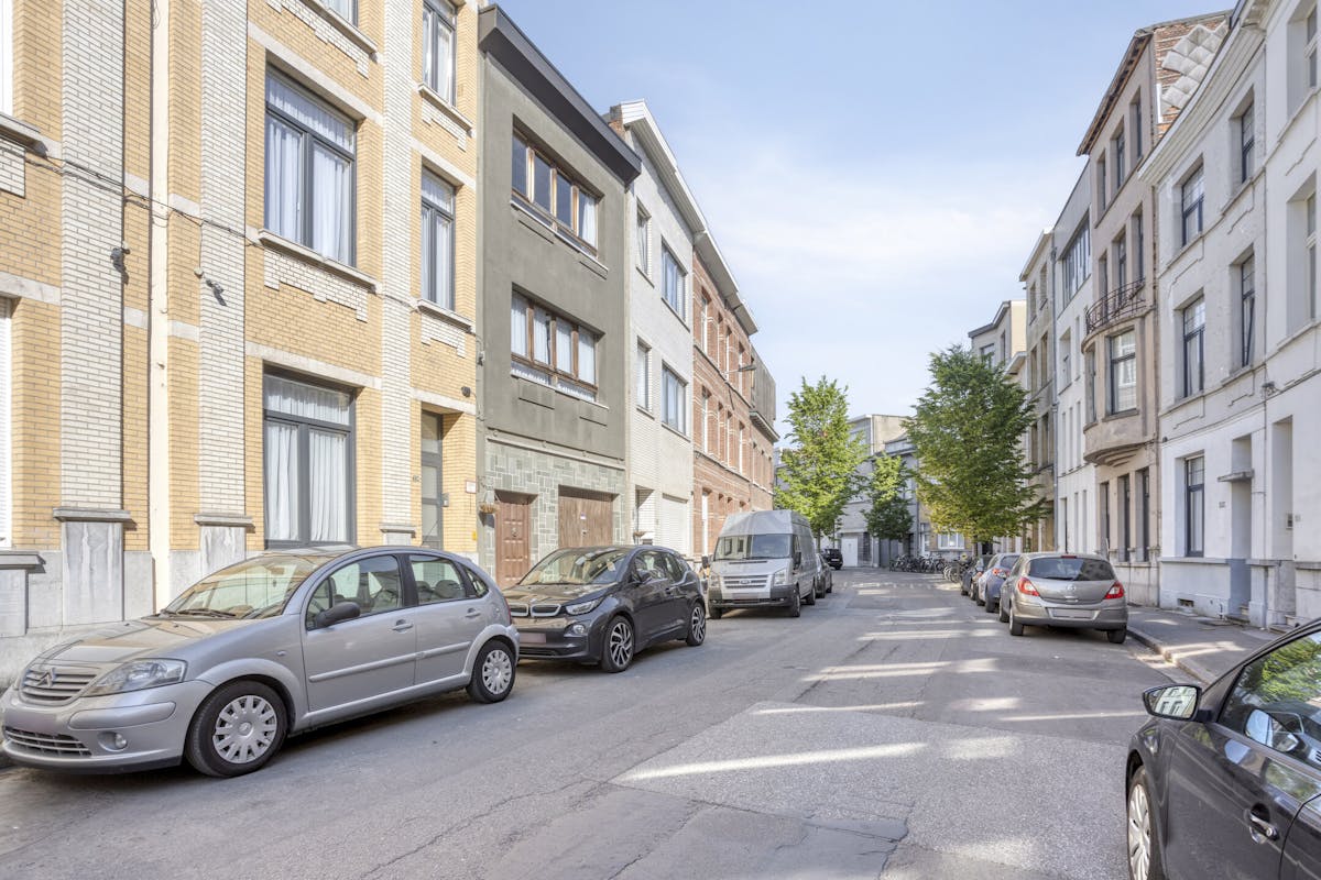 4 bedroom house with warehouse for sale in Borgerhout - photo 2