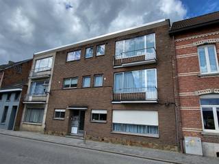 GEZELLIG APPARTEMENT MET 2 SLAAPKAMERS, KELDERBERGING, TERRAS EN GARAGE2de verdieping - ligging in centrum nabij Dorpshart en station met vlotte...