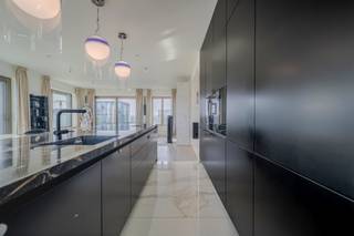 Discover pure luxury at height in this exceptional apartment located on the 20th floor of the iconic “Scheldezicht” residence, an...