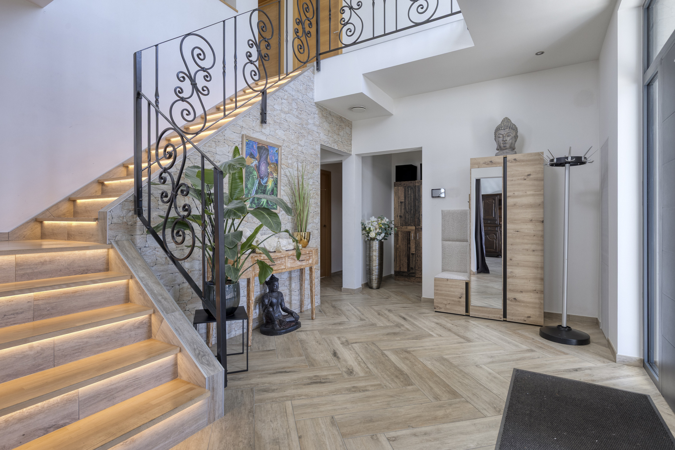 Instapklare villawoning met 6 slaapkamers en zwembad - foto 3