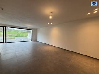 NIEUWBOUWWONING MET 4 SLAAPKAMERS EN GARAGE.Vraagprijs : 429.000 euro Deze imposante kwalitatieve woning is gelegen in Onkerzele, nabij openbaar...