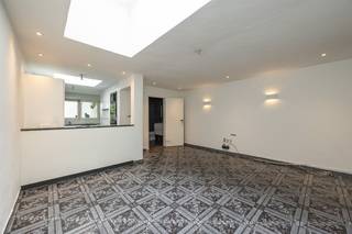 Wonen in de stad zonder in te boeten aan ruimte? Met vier slaapkamers, twee badkamers, een grote open keuken en een stadskoer heb je in deze...