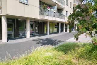 Deze instapklare handelsruimte van 98,5 m² is ideaal gelegen in het hart van Aalter, op een toplocatie aan het Hof van Praet, op wandelafstand van...