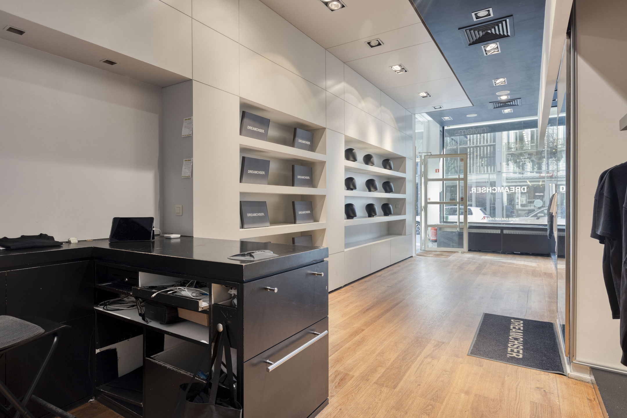 Winkel in centrum Antwerpen met uitstekende visibiliteit. - foto 4