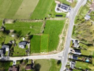 <p>Superbe terrain d’environ 9 ares 05 ca situé dans le charmant village de Cognelée, à proximité de Namur et des principaux axes routiers.<br /><br />Ce terrain à bâtir offre un cadre calme et agréable pour la réalisation de votre projet de construction (sous réserve d’acceptation de la commune). Il dispose d’environ 18,03 m de largeur à rue et 50,35 m de profondeur. Terrain plat avec orientation Nord-Ouest à l’arrière.<br />Terrain entièrement équipé (impétrants à rue), situé en zone d’habitat à caractère rural et libre de tout constructeur, vous permettant de concrétiser le projet de votre choix.<br /><br />Le bornage est à charge de l’acheteur.<br /><br />Vente sous réserve d'accord du propriétaire.<br />***** Pour recevoir d'autres opportunités en exclusivité, nous vous invitons à nous contacter directement. Nous sommes disponibles pour vous accompagner dans votre recherche d'achat ou d'investissement ainsi que dans votre projet de vente. Pour toute demande d'évaluation GRATUITE et SANS ENGAGEMENT, contactez votre expert au 0475/90.75.40. *****</p>