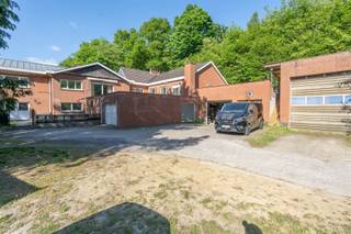 Century21Immonero vous présente : cette propriété exceptionnelle sur un terrain de 4 971 m² comprenant : 1/ un local commercial de  90  m²...