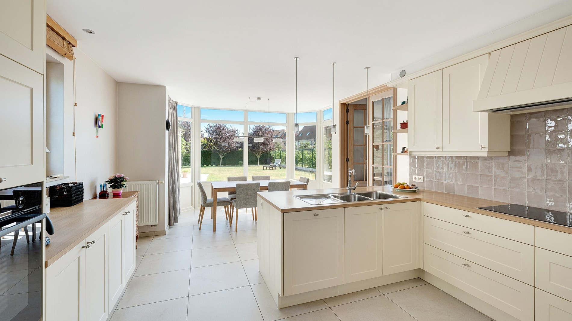 Bijzonder groot en goed onderhouden halfopen villa - foto 3