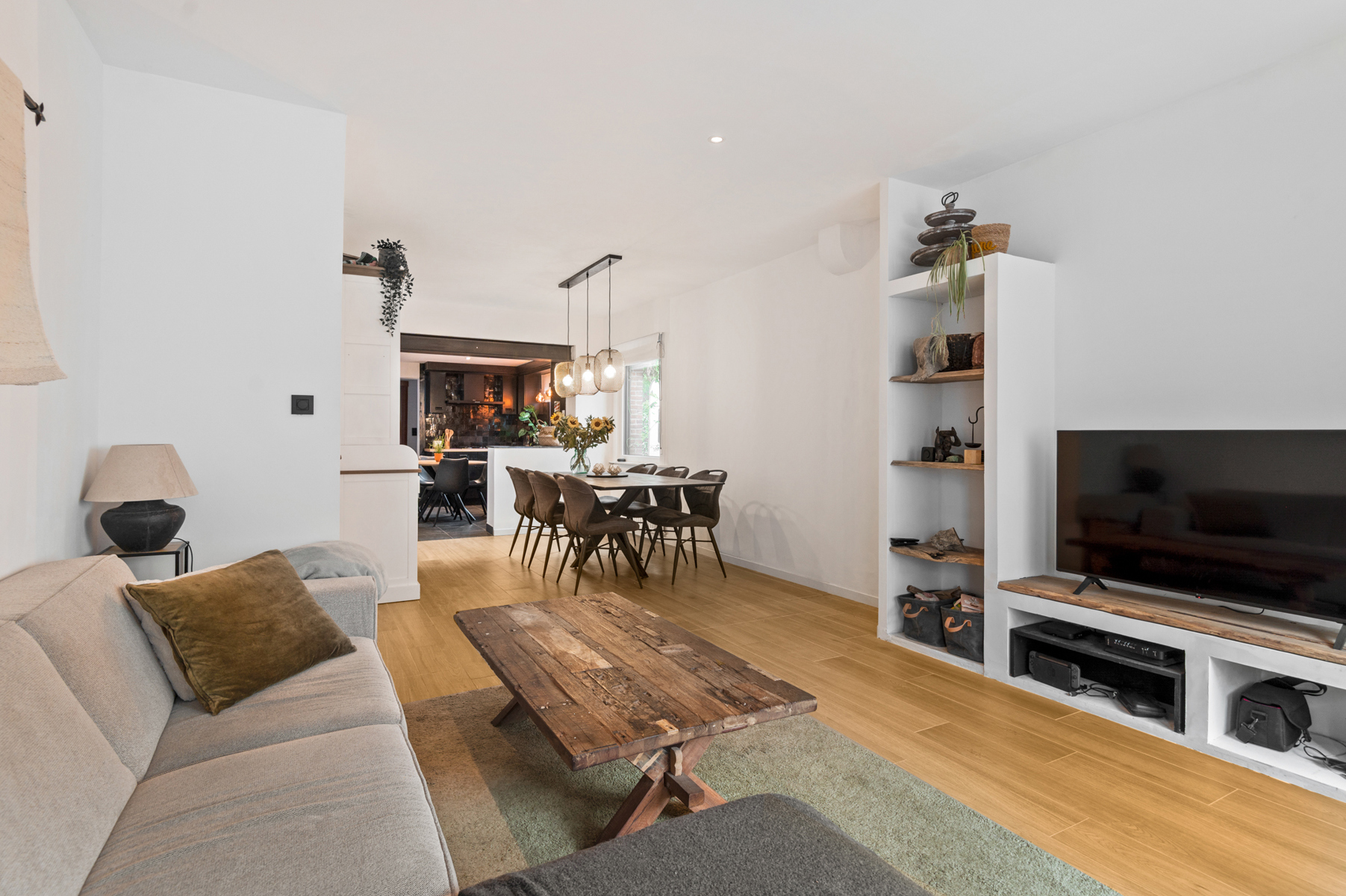 Charmante starterswoning met zuid tuin en ruime garage! - foto 1