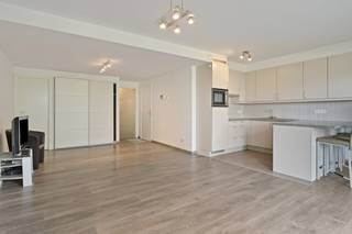 Dit energiezuinige appartement met 2 slaapkamers en een royaal terras van 18 m², is perfect gelegen aan het station van Brugge, aan het...