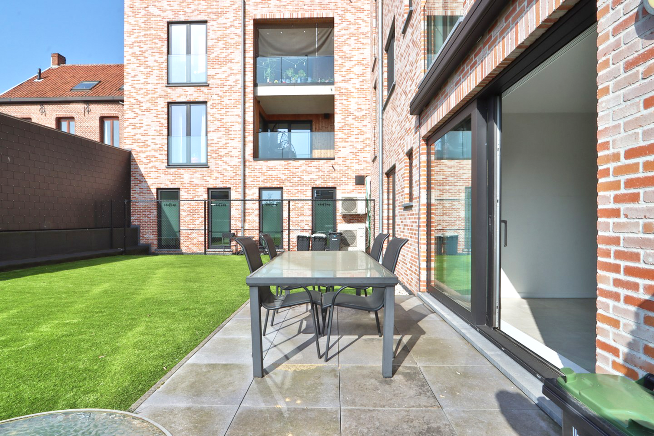 Gelijkvloers BEN-app. met 2 slpks en tuin in hartje Melsele - foto 5