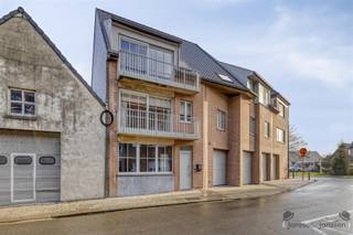 Ground floor 2 bedroom apartment with garden and garage!Discover this ready-to-use ground floor apartment (built in 2008) with an ideal location...