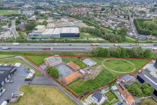 Industrial land for sale of approximately 9,005m² located along the E403 motorway in Izegem with a width along the highway of +/- 200 m.Plot...