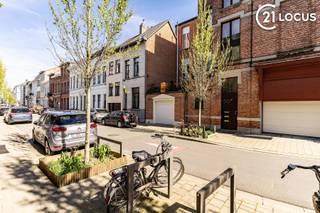 Karaktervolle stadswoning met ruim zonneterras én garage in hartje ZurenborgIn een van de meest gegeerde buurten van Antwerpen bevindt zich deze...