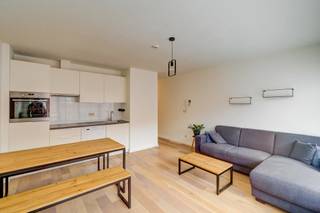 Vragen of bezoek? Contacteer Dimitry via dimitry@copandi.be.Dit gerenoveerd en deels bemeubeld appartement met 1 slaapkamer ligt op de bovenste...