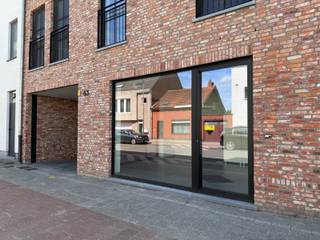 Compacte bureelruimte van ca. 26m² in Residentie ‘Louis’, goed bereikbaar en met verschillende parkeermogelijkheden in de nabijheid. De...