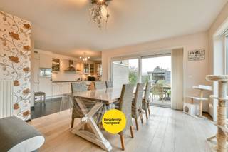 Ontdek deze verzorgde halfopen bebouwing in het gegeerde Vosseslag te De Haan, op een rustige ligging vlakbij bos en duinen. Deze woning uit...