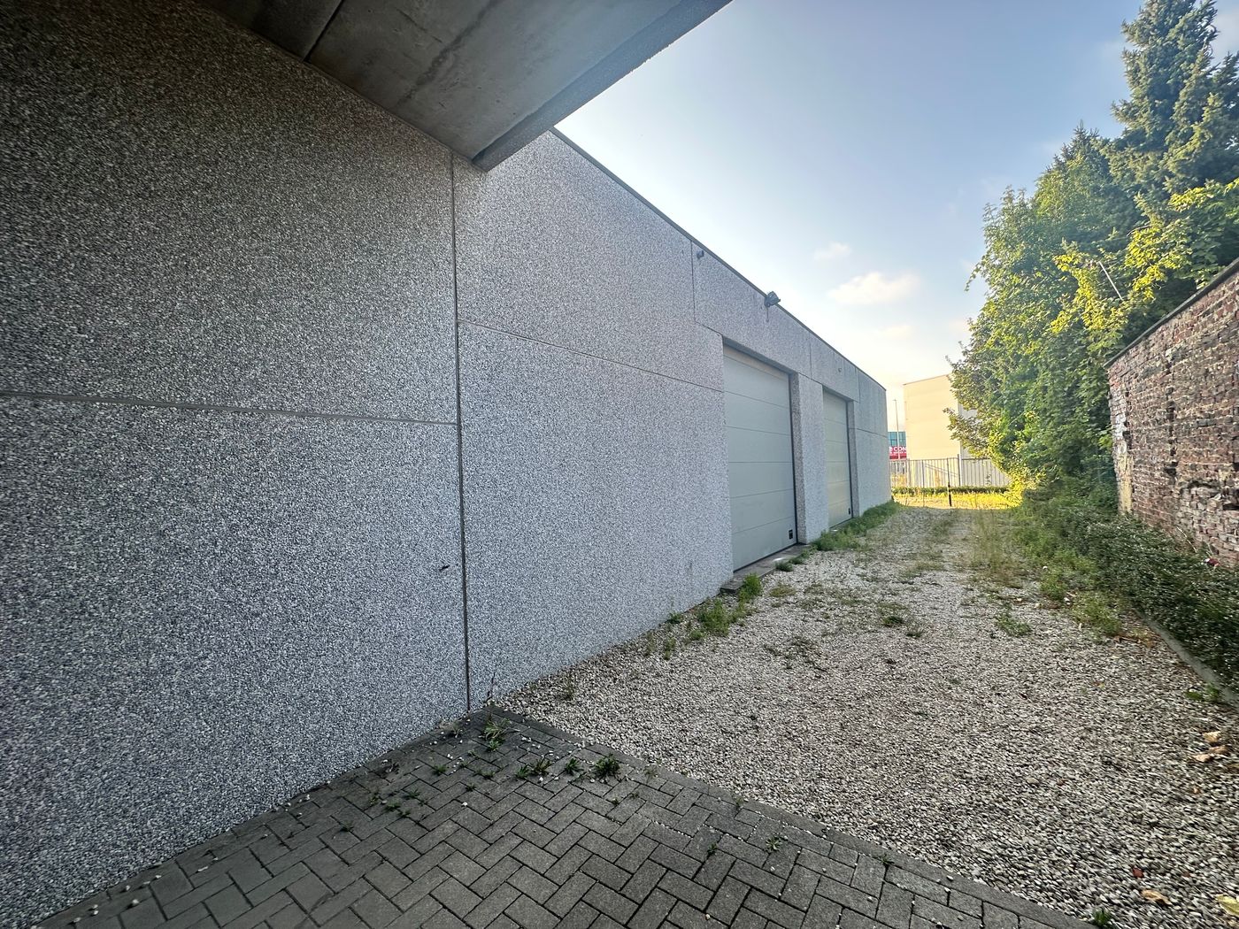 Veelzijdig Bedrijfsgebouw met Showroom, Opslag en Casco-ruimte – Te Huur in Sint-Pieters-Leeuw - foto 4