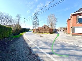 Magazijnen met bijgebouwen en koer te Anzegem, Vichte Knokstraat; Goede locatie met gunstige verbindingen nabij/ naar autostrade...