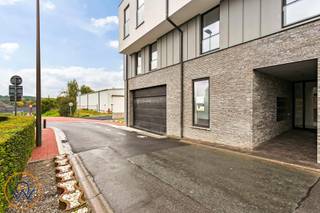 Ondergrondse staanplaats te koop. Gelegen in Residentie De Stroppen. Toegang tot de gehele parkeergarage dmv automatische poort. Lift in het...