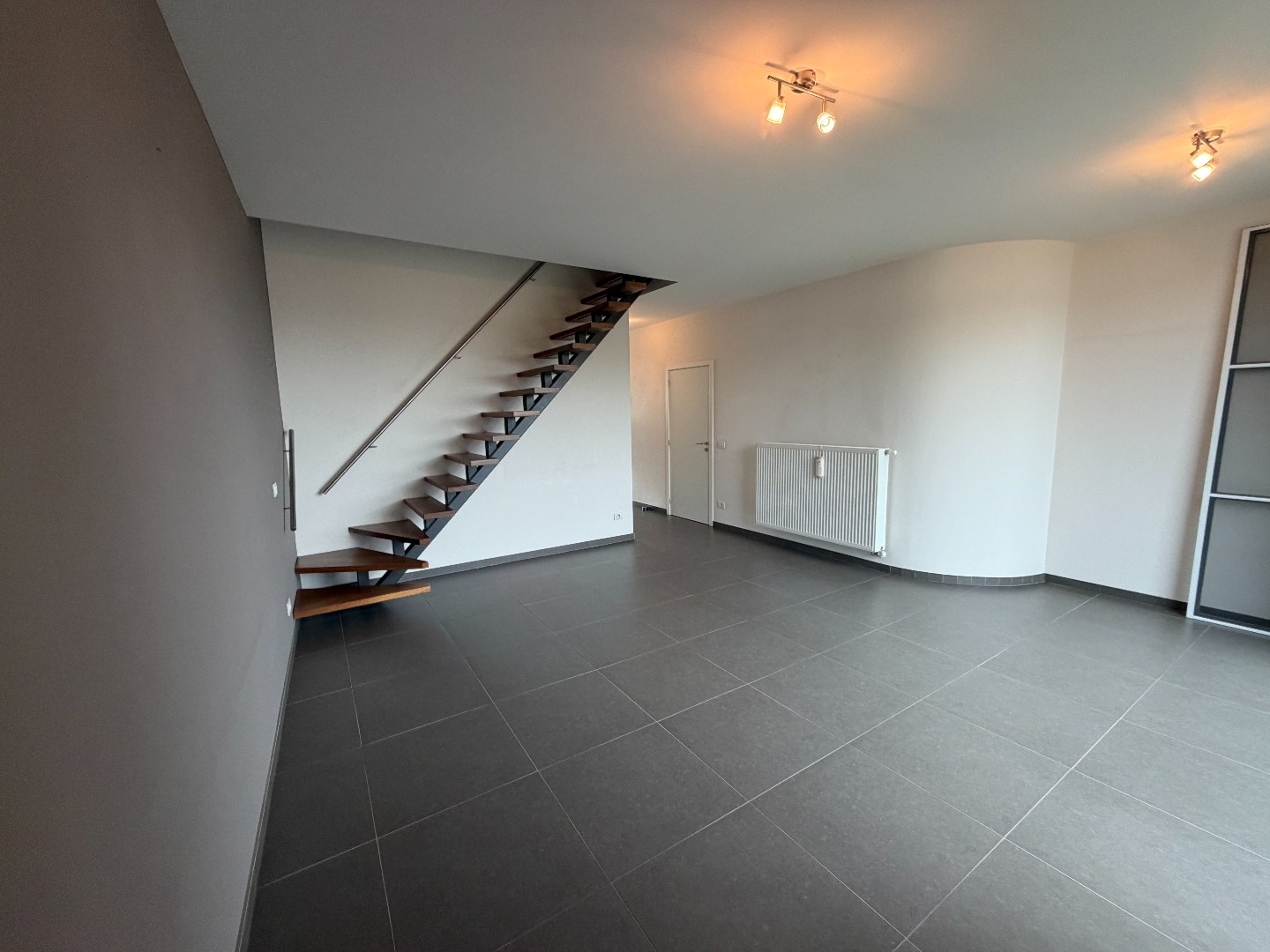 Uiterst ruim appartement (119m²) met twee slaapkamers op de markt van Houthulst - foto 3