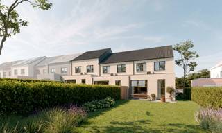 <ul>
	<li>Gelegen in een rustige woonomgeving</li>
	<li>3 slaapkamers met inrichtbare zolder</li>
	<li>Inpandige garage</li>
	<li>Volledig naar eigen smaak af te werken</li>
</ul>
<br />OMGEVING<br />Deze moderne nieuwbouwwoningen in de Th. De Bolsterstraat bevinden zich in een aangename en rustige woonomgeving in Denderleeuw. De ligging combineert het voordeel van een residentiële buurt met een vlotte bereikbaarheid naar winkels, scholen, openbaar vervoer en belangrijke verbindingswegen. Hierdoor vormt het project een ideale uitvalsbasis voor gezinnen en pendelaars die op zoek zijn naar rust zonder afstand te doen van dagelijkse voorzieningen. De nabijgelegen rivier de Dender met bijhorend jaagpad is een extra troef voor wandelaars en fietsers!<br /><br />INDELING<br />Bij het betreden van de woning kom je terecht in een ruime inkomhal met toegang tot het gastentoilet, de berging en de inpandige garage. Verder biedt het gelijkvloers een lichtrijke leefruimte met voldoende plaats voor een gezellige zithoek en eetkamer. De open keuken sluit naadloos aan op de leefruimte en zorgt voor een aangename, open woonbeleving met zicht op de tuin.<br /><br />Op de verdieping bevinden zich drie volwaardige slaapkamers (>12,5 m²), een badkamer met bad én douche en een apart toilet. Dankzij de doordachte indeling geniet elke ruimte van een optimaal wooncomfort.<br /><br />De woningen worden gebouwd met aandacht voor comfort en duurzaamheid. De grote bewoonbare oppervlaktes en mooie plafondhoogtes zorgen voor een zeer ruimtelijk gevoel. Bovendien krijgen kopers de mogelijkheid om de afwerking volledig naar eigen smaak en wensen te personaliseren, zodat de woning perfect aansluit bij hun levensstijl.<br /><br />E-PEIL<br />Dankzij energiezuinige technieken hebben deze woningen een gunstig E-peil. Je geniet hierdoor van een optimaal wooncomfort en een efficiënte energievoorziening die klaar is voor de toekomst.<br /><br />Benieuwd om deze woningen verder te ontdekken? Bel ons op 09 394 67 95 of stuur een mailtje naar info@potrell.be voor een afspraak!<br /><br />WONING OP MAAT | JOUW WONING, JOUW STIJL<br />Maak van deze woning jouw droomhuis op maat! Voeg je eigen smaak en persoonlijkheid toe en kies zelf de keuken, vloer en badkamer van jouw instapklare woning. Een eigen stek op maat van jouw wensen en stijl. Jij kiest, Potrell voert uit. Zo makkelijk is het!