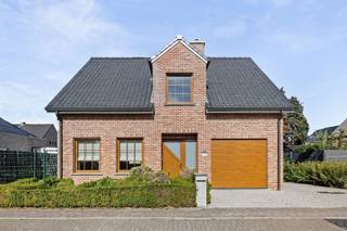 Ben je op zoek naar een ruime en instapklare woning met veel mogelijkheden in een rustige en kindvriendelijke buurt? Deze open bebouwing uit 2007...