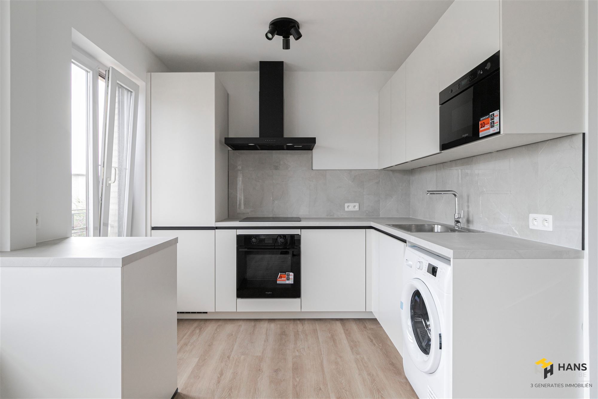 Gerenoveerd appartement (73 m²) met 2 slaapkamers, garagebox en terras (4 m²) in Merksem. - foto 5