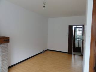 instapklaar: 2 slaapkamers-badkamer-hall met witmarmeren trapWC-living -keuken-volledig afgesloten terras (100% privacy)garage met nieuwe geïsoleerde...