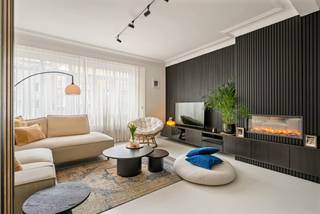 Dit licht appartement is gelegen in de Modernistische Tentoonstellingswijk rond Antwerp Expo / Jan Van Rijswijcklaan.Het ruime appartement, op de...