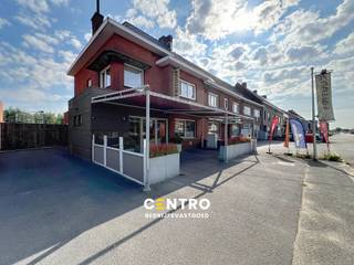 Benaderende OPPERVLAKTEN:Constructie - bewoonbare oppervlaktenWoning: 180 m²Handelsgedeelte: 60 m²Tuinbergingen: 30 m²  + garagegebouw:...