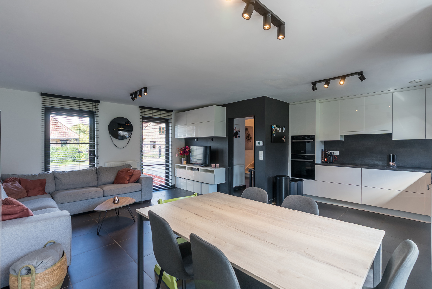 Kwalitatief afgewerkte nieuwbouwwoning op rustige locatie. - foto 4
