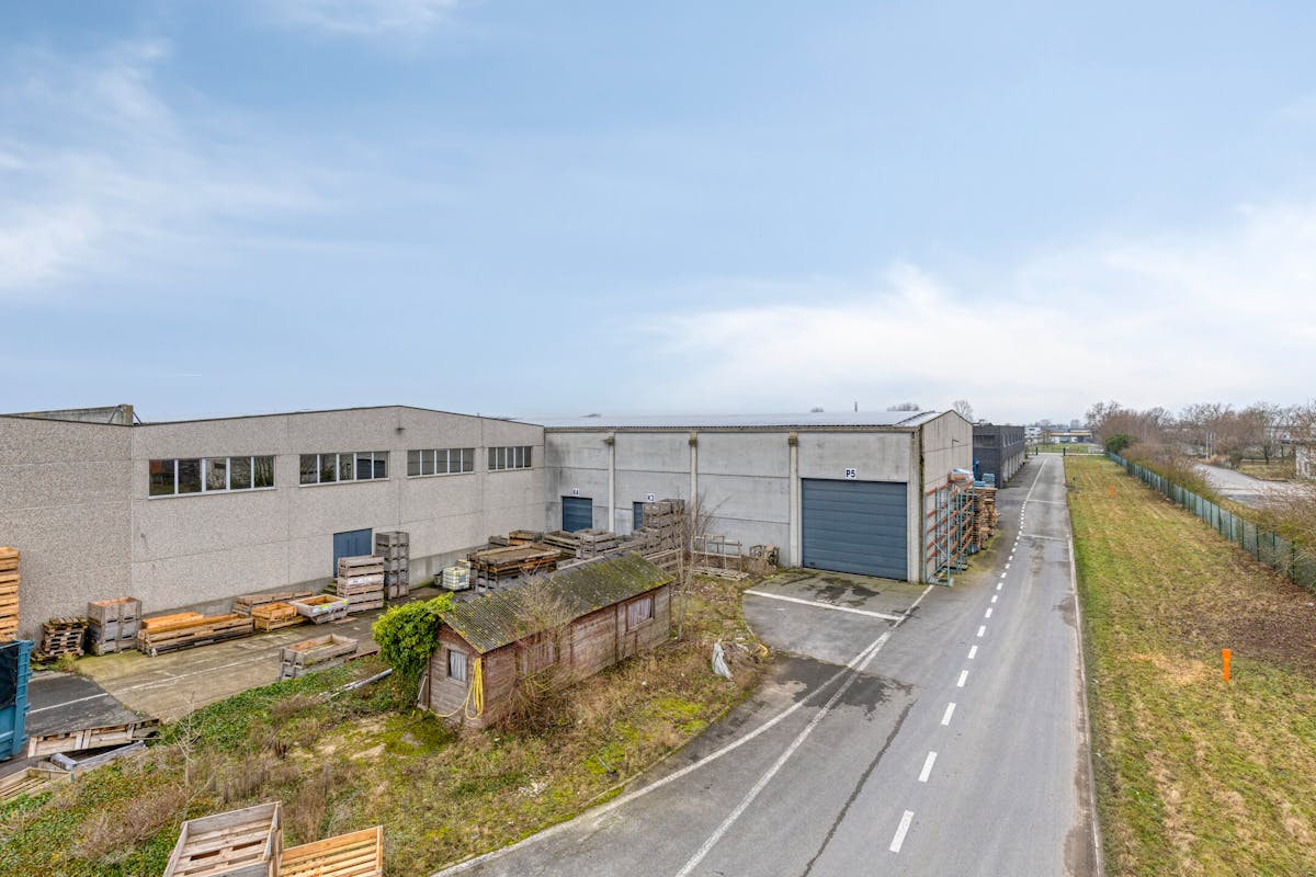 Logistiek magazijn (2.850 m²) te huur met laadkades en kantoor. - foto 4