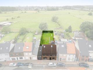 [[ DIT PAND NEEMT DEEL AAN DE ERA OPEN HUIZEN DAG OP 19/9 VAN 13:00 TOT 14:00 ]]
<p>Te koop: Ruime woning met garage in de Meerstraat, Liedekerke, gelegen in een rustige residentiële omgeving met een grote tuin en zicht op over de groene velden.</p>

<p> </p>

<p><span>De locatie is een absolute troef! Op enkele minuten wandelen van het centrum en station van Liedekerke, op fietsafstand van station Denderleeuw én nabij oprit E40 Affligem maar toch gelegen in een rustige straat met prachtig groen verzicht.</span></p>

<p>Deze woning met 6 slaapkamers, 2 badkamers en 2 leefruimtes is ideaal voor een combinatie wonen-werken, zorgwoning of voor grote gezinnen!</p>

<p> </p>

<p>Enkele troeven:</p>

<ul><li>De woning onderging in 2020 een grondige renovatie (dak, leidingen, isolatie,...)</li><li>Grote garage met plaats voor 2 wagens</li><li>EK conform</li><li>Geen renovatieverplichting</li></ul>

<p> </p>

<p> </p>

<p>Interesse! Contacteer ons vandaag nog contact op voor een bezoek!</p>

<p> </p>

<p>JOUW DROOMHUIS. ZO GEVONDEN!</p>